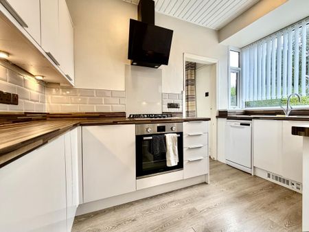 3 bedroom semi-detached house to rent - Photo 2