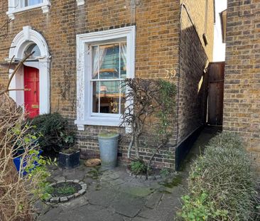 2 bedroom semi-detached house to rent - Photo 4