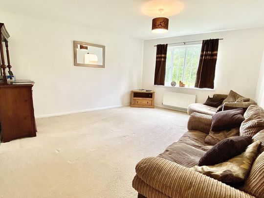 2 bedroom ground floor flat to rent - Photo 1
