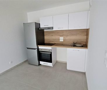 location Appartement T2 DE 40.04m² À HYERES - Photo 1