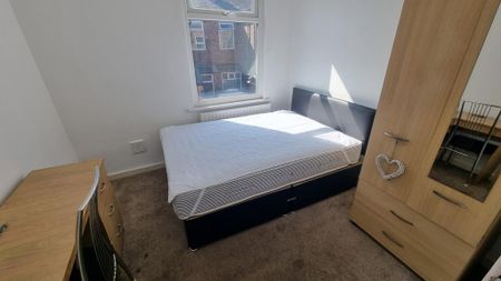 5 bedroom terraced house to rent - Photo 3