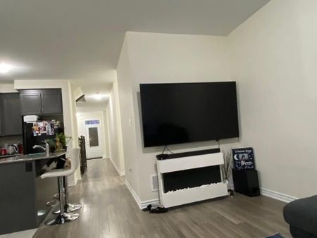 For Lease - 21 Circus Crescent, Brampton, Ontario - Photo 3