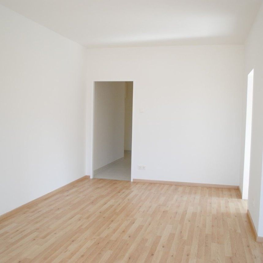 Sonnendurchflutete 3-Zimmer-Wohnung in top Lage mit Balkon! - Foto 1