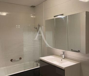 Location Appartement 3 pièces 64m² FONTENAY LE COMTE 85200 - Photo 4