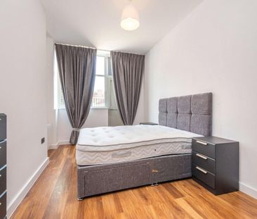 1 bedroom flat in London - Photo 4