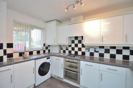 2 bedroom ground floor flat to rent - Photo 4