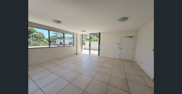 Massive Luxury Top Level Two Bedroom Penthouse with Magnificent View and Huge Wrap Around Terrace in a Premier Leafy Tranquil Neighborhood! - Photo 1