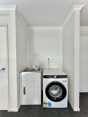 Modern 3-Bedroom Home in Wainuiomata - Photo 3