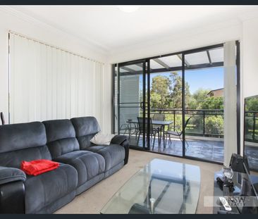 Modern Style Apartment In Central Location. - Photo 1