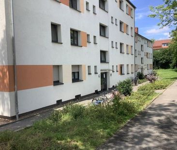 Schöne 3-Zimmer-Wohnung mit großem Balkon! - Foto 1