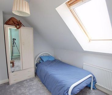 4 bedroom semi-detached house to rent - Photo 2