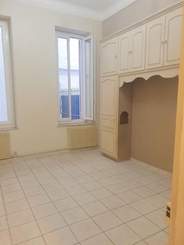 Appartement 2 pièces 66m2 MARSEILLE 4EME 980 euros - Photo 3