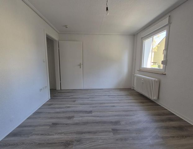 Green happiness on the ground floor: cozy single apartment with balcony - Foto 1