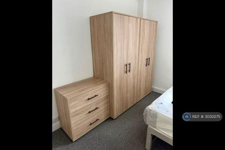 1 bedroom in a house share to rent - Photo 5