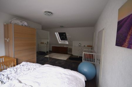 Schicke Maisonette-Wohnung in einem 2-Familienhaus mit toller Aufteilung und Balkon! - Photo 2