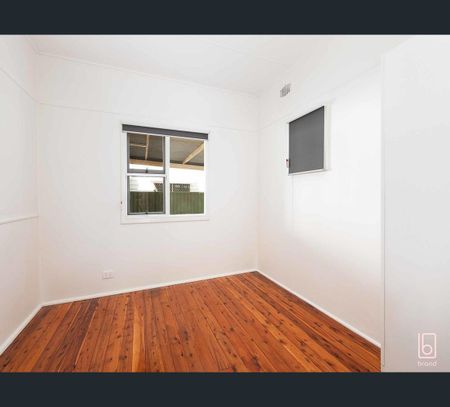 11 Wallis Avenue, Canton Beach, NSW 2263 - Photo 2