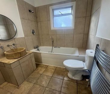 4 bedroom flat to rent - Photo 6
