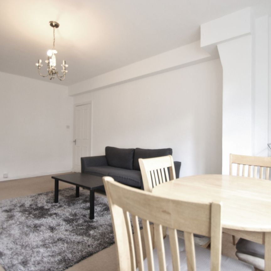 Latymer Court, Hammersmith Road, Hammersmith, London, W6 - Photo 1
