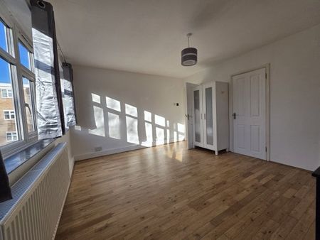 Harling Court, Burns Road, London, SW11, Property for rent - Photo 2