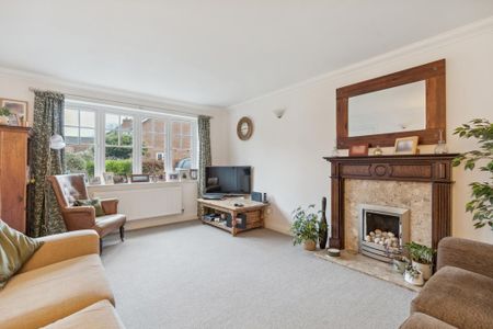 4 bedroom detached house to rent - Photo 2