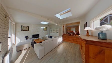 Location Maison 5 pièces 196m² VOUILLE 86190 - Photo 2