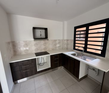 Location Appartement 3 pièces 68m² ST DENIS 97490 - Photo 4