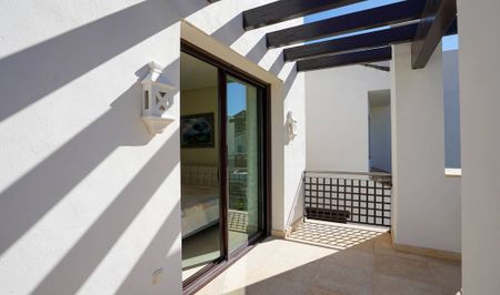 Luxury penthouse for rent in Benahavís, Andalusia - Photo 2