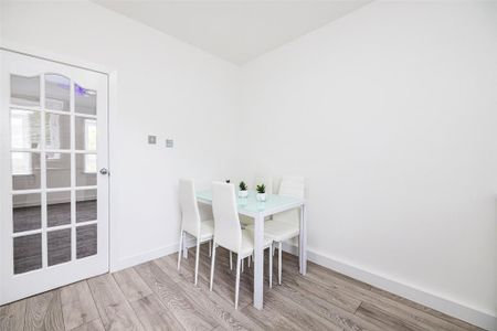 3 bedroom flat to rent - Photo 3