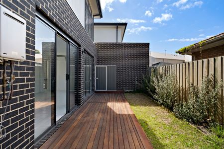 Modern Comfort in the Heart of Frankston - Photo 2