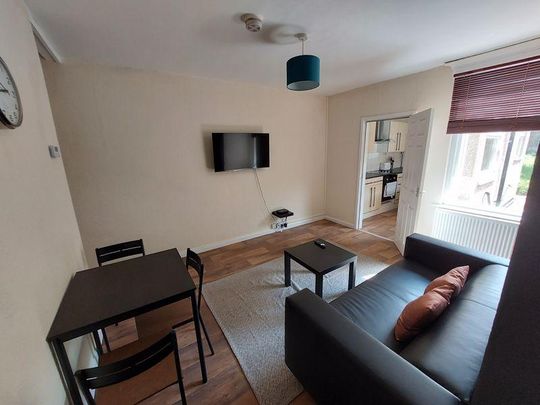 1 bedroom in a house share to rent - Photo 1