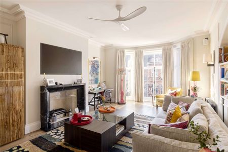 An exceptional four bedroom, newly refurbished apartment on a desirable road in Chelsea - Photo 3