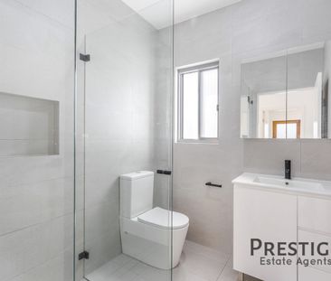 Modern Family Residence! - Photo 4