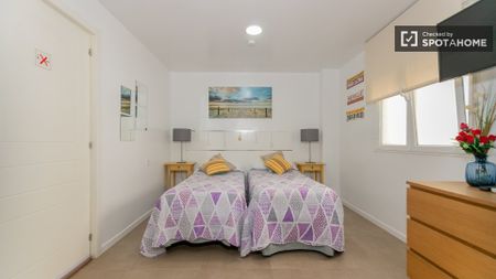 valencia, Valencian Community 46004 - Photo 2