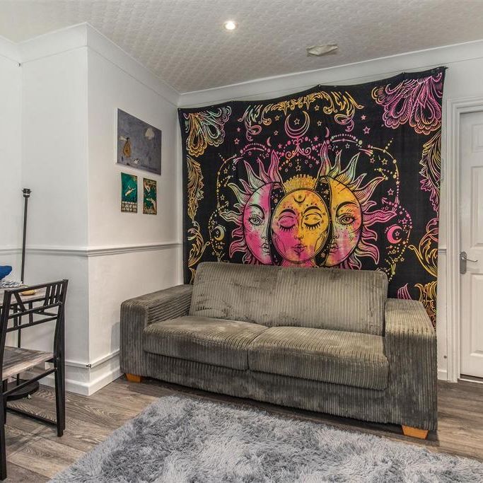 3 bedroom flat to rent - Photo 1