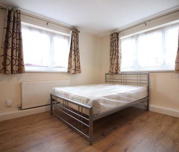 Hanworth Road, Hounslow - Photo 1