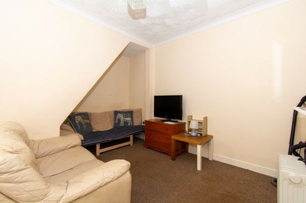 4 Double Bed Student house on Brassey Road - SEE VIDEO TOUR - Photo 1