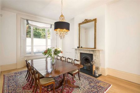 An impressive listed townhouse on one of London's finest garden squares - Photo 4