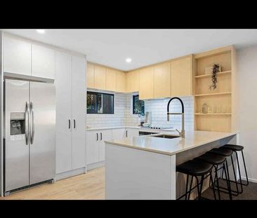 Brand new townhouse with a private courtyard - Photo 3