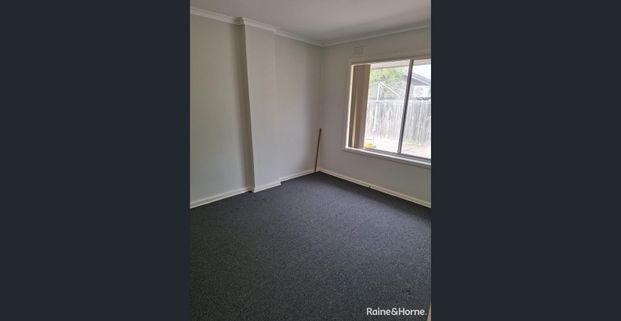 Two Bedroom Unit in Prime St Albans Location - Photo 1