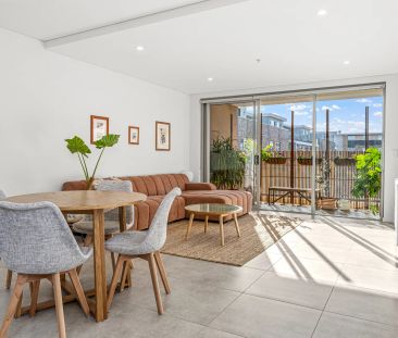 Modern Executive Living with Blue Mountains Views - Photo 5