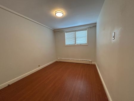 For Lease - 11 Thirty Fifth Street Unit# Unit 1, Toronto, Ontario - Photo 2