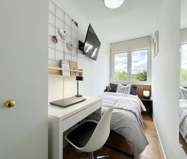 Calle de Ayllón, Madrid, Community of Madrid 28024 - Photo 4