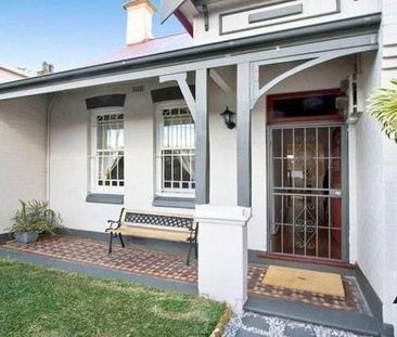 RECENTLY RENOVATED TERRACE - WALK TO KING ST - Photo 1