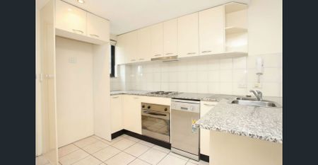 Stylish, Modern And Light Filled Apartment Just Minutes To The Train Station - Photo 3