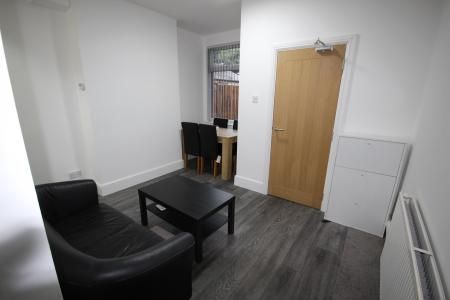Calais Road (Room 4), Staffordshire, Burton upon Trent, DE13 - Photo 3