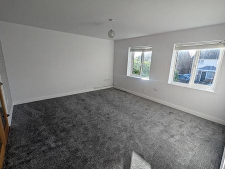 3 bedroom semi-detached house to rent - Photo 2