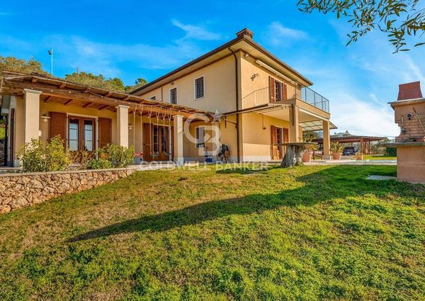 Via Murli, Pietrasanta, Tuscany 54038