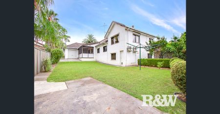 Located in a quite cul-de-sac - Photo 5