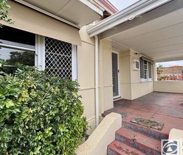 LARGE HOME, FLOORBOARDS, PETS PERMITTED - Photo 3