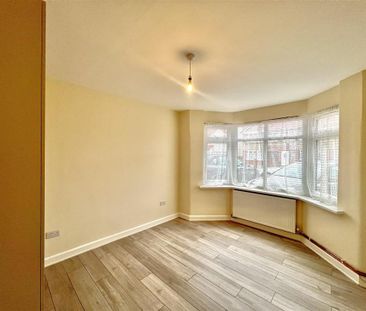 4 bedroom semi-detached house to rent - Photo 6